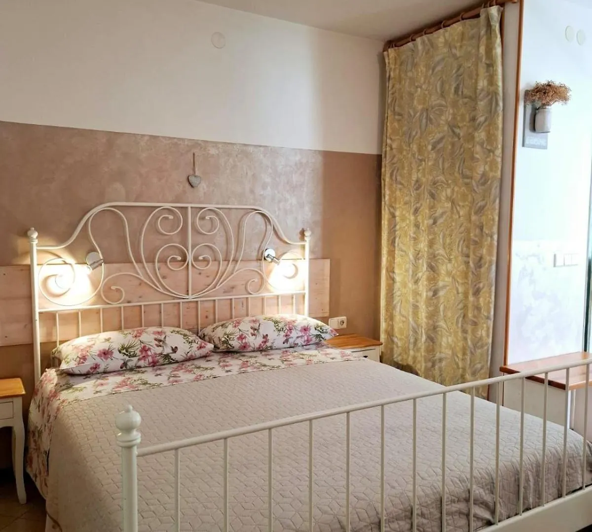 Apartment Studio Fuer Drei Personen Mit Privatem Balkon Rovinj