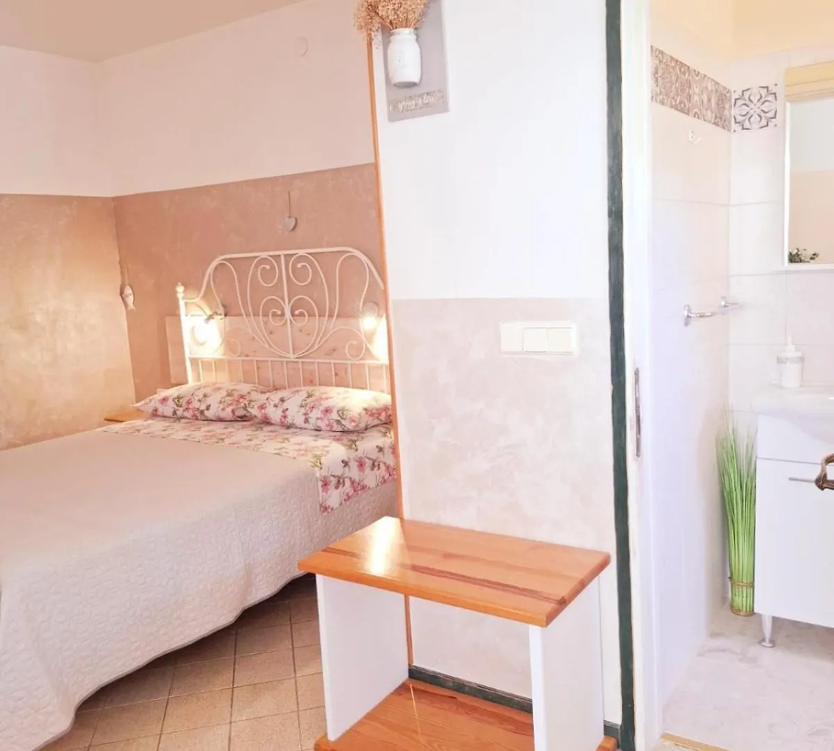 Studio Fuer Drei Personen Mit Privatem Balkon Rovinj 0*,  Croatia