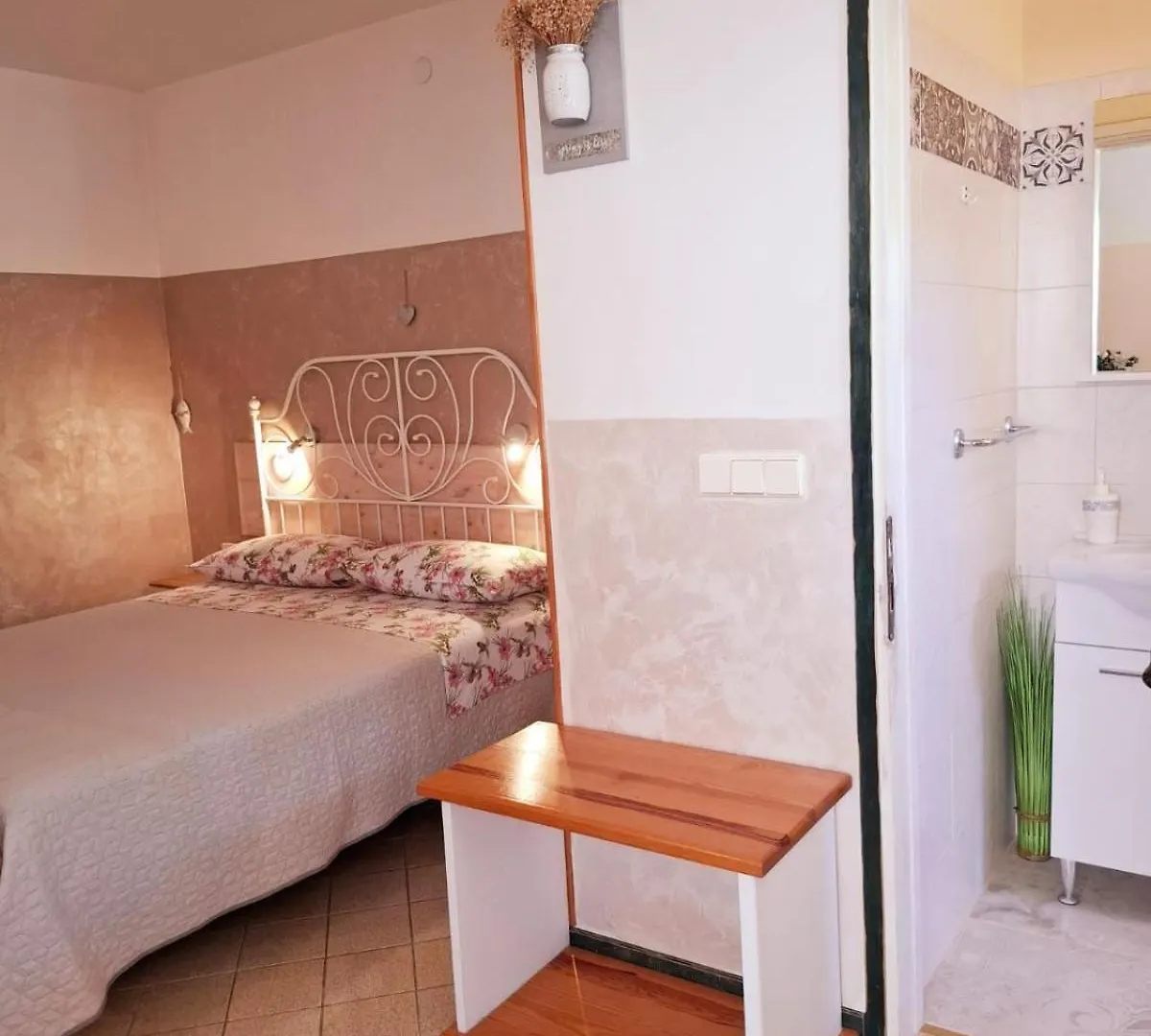 Studio Fuer Drei Personen Mit Privatem Balkon Rovinj Lejlighed
